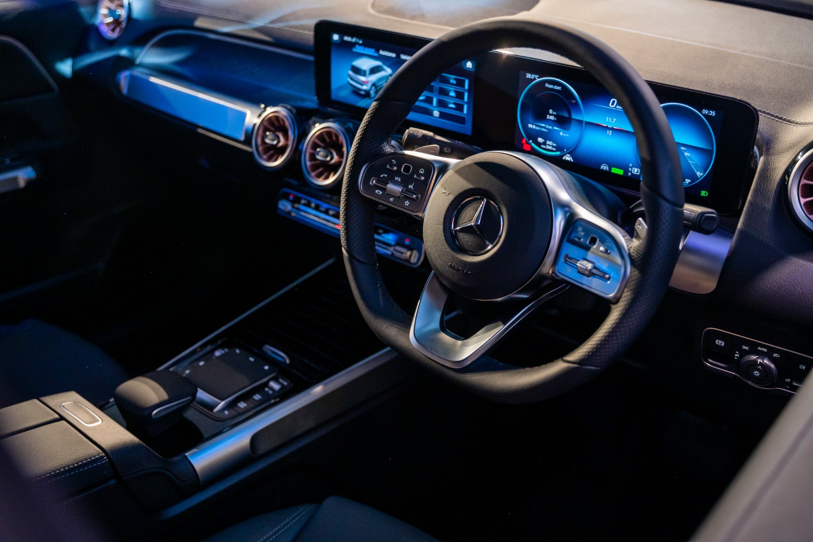 Mercedes-Benz EQB 350 interior