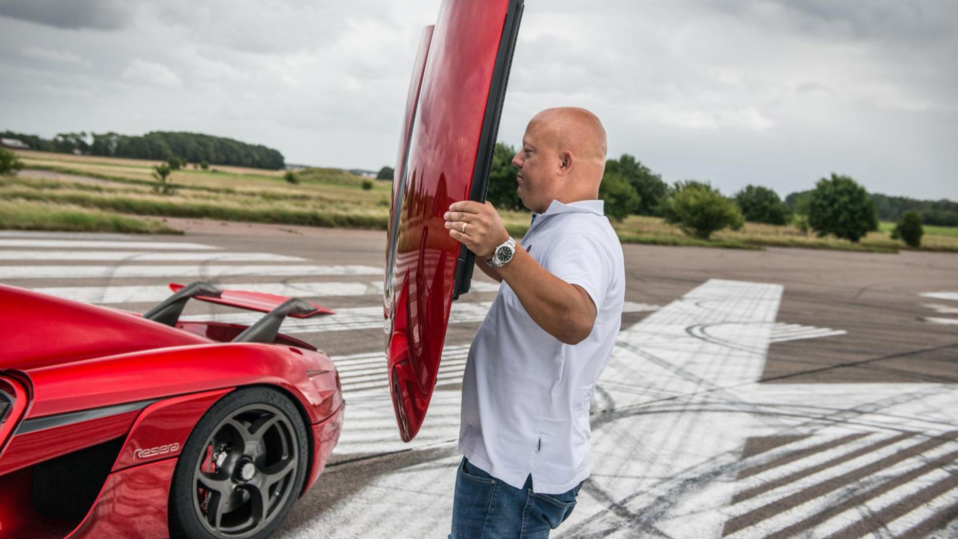 9. Koenigsegg’s roof-swallowing party piece