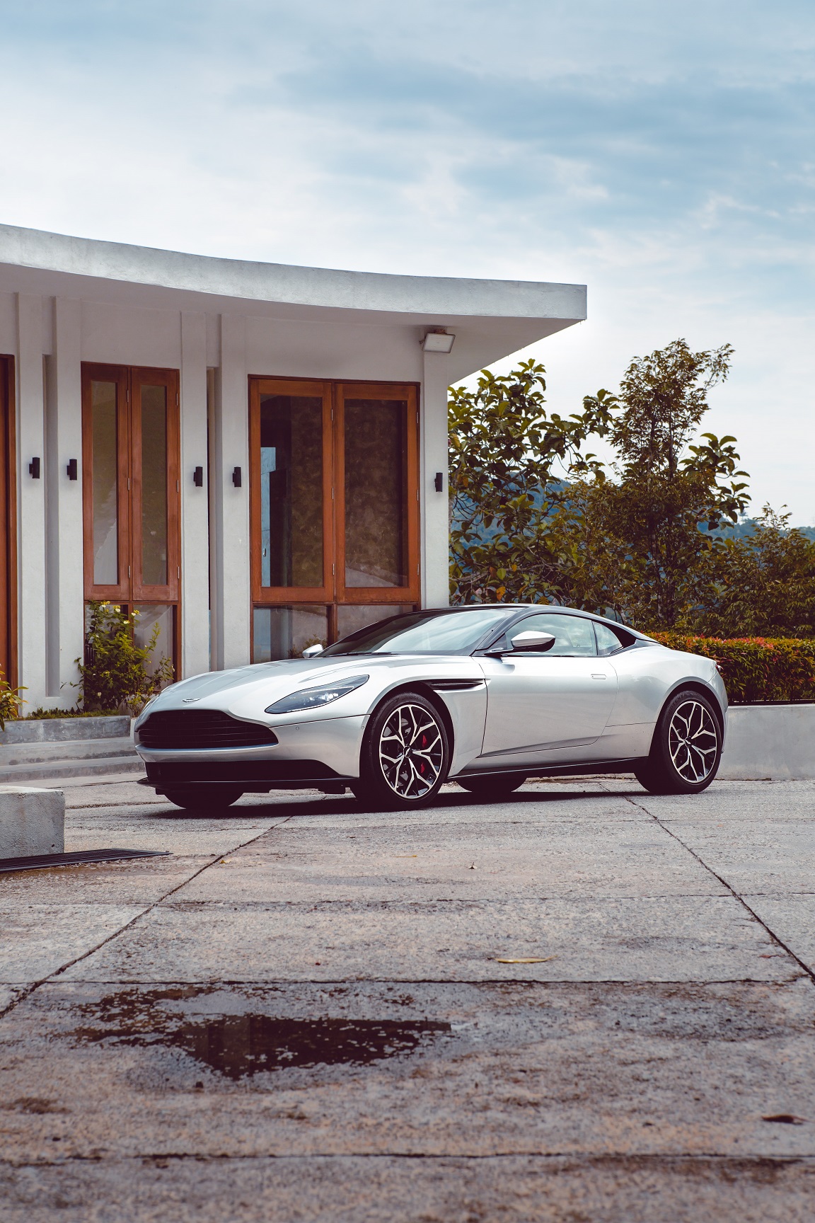 DB11 front vertical
