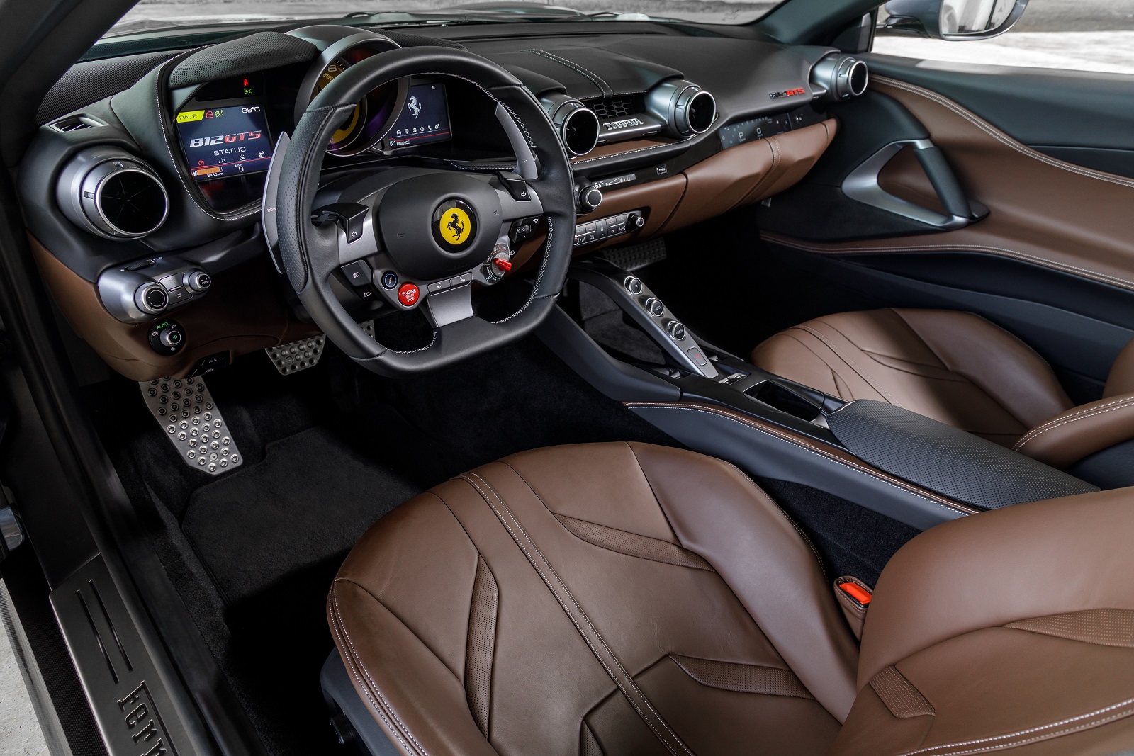 Ferrari_812_GTS_interior